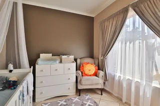 RIVERVIEW ESTATE - TO LET : 3 Beds /2 Baths