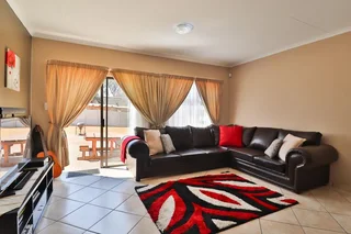 RIVERVIEW ESTATE - TO LET : 3 Beds /2 Baths