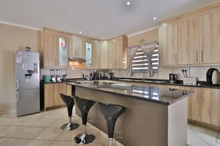 RIVERVIEW ESTATE - TO LET : 3 Beds /2 Baths