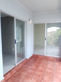 Northcliff Terrace: Upstairs: 2 Beds 2 Bath In Secure And Well Maintained Complex