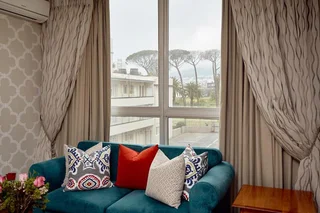 CAPE TOWN: MOUNT SIERRA:  1  BEDROOM; 3 SLEEPER EXCELLENT LOCATION. CLOSE TO ALL TOURIST ATTRACTIONS