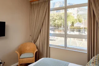 CAPE TOWN: MOUNT SIERRA 2 BEDS 6 SLEEPER; CLOSE TO TOURIST ATTRACTIONS. EXCELLENT LOCATION