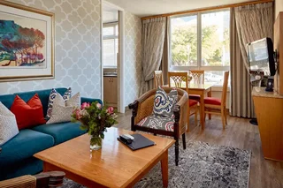 CAPE TOWN: MOUNT SIERRA:  1  BEDROOM; 3 SLEEPER EXCELLENT LOCATION. CLOSE TO ALL TOURIST ATTRACTIONS