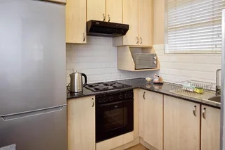 Cape Town: Mount Sierra:  1  Bedroom; 3 Sleeper Excellent Location. Close To All Tourist Attractions