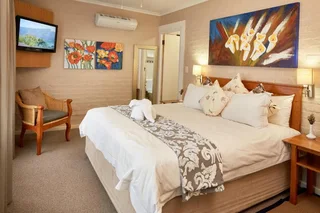 Cape Town: Hastings Hall:  2 Bedrooms; 6 Sleeper Excellent Location. Close To All Tourist Attraction