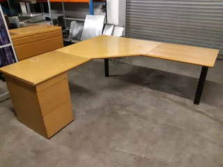 L -shape Oak Veneer Office Desk
