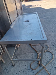 STAIMLESS STEEL SAUSAGE TABLE