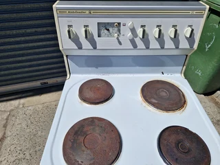KELVINATOR STOVE