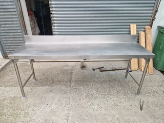 BIG STAINLES STEEL TABLES