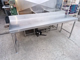 BIG STAINLES STEEL TABLES