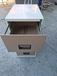 THREE DRAWER FILING CABINET WITH KEY
