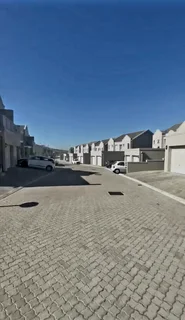 2 Bedroom duplex available in Woodhurst complex, Brackenfell