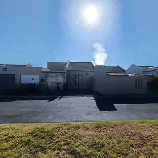 3 Bedroom house available in Ferndale, Brackenfell