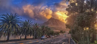 Devils Peak photograph from Liesbeek river