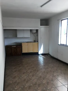 Bachelor Flat to let in South beach