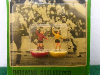 Subbuteo C202 Set Of 2 Throwing Goalkeepers
