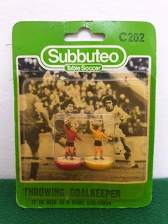 Subbuteo C202 Set Of 2 Throwing Goalkeepers