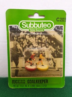 Subbuteo C203 Set Of Two Kicking Goalkeepers