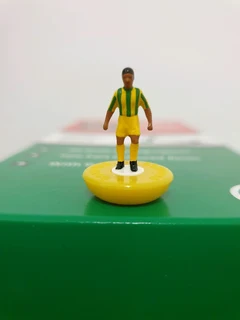 Subbuteo Santiago Yellow and Green Team