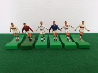 Subbuteo Joblot of 6 Rugby Kicking Figures