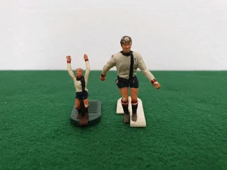 Subbuteo Manchester United Away Kit Corner Kicker and Throw In Taker Set