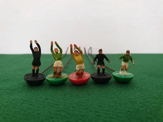Subbuteo HW Goalkeepers On Metal Rods Repairs
