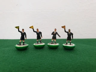 Subbuteo Heavyweight Referee and Linesmen Set