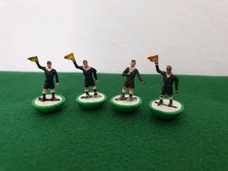Subbuteo Heavyweight Referee and Linesmen Set