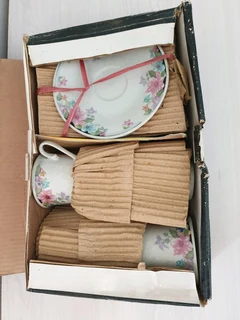 Fine Porcelain 12 Pcs Cup And Saucer Set With Extras