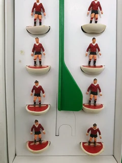Subbuteo Classic Heavyweight Manchester United Team in White Team Holder