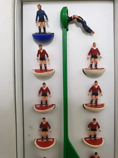 Subbuteo Classic Heavyweight Manchester United Team in White Team Holder