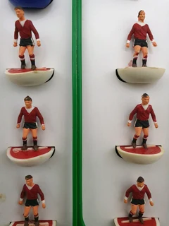 Subbuteo Classic Heavyweight Manchester United Team in White Team Holder