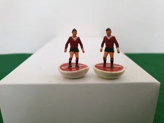 Subbuteo Classic Heavyweight Manchester United Team in White Team Holder