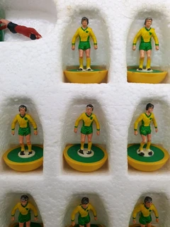 Subbuteo Ref 668 Norwich City Lightweight Team