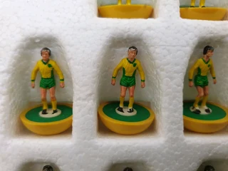 Subbuteo Ref 668 Norwich City Lightweight Team