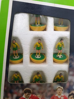 Subbuteo Ref 668 Norwich City Lightweight Team
