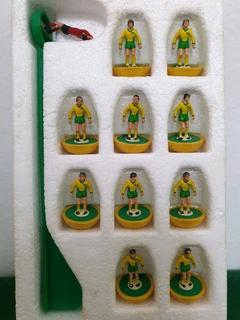 Subbuteo Ref 668 Norwich City Lightweight Team