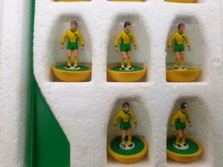 Subbuteo Ref 668 Norwich City Lightweight Team