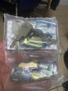 Chev Door locks + 4 keys.