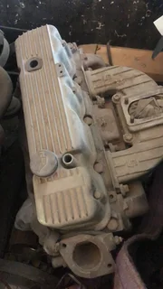 Chevrolet 2,5  Engine with aluminium tappet cover.