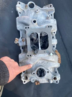 Edelbrock Performer intake.