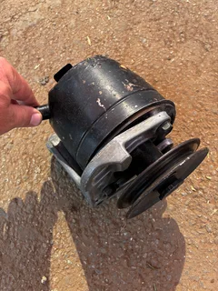 Power steering pump Ford.