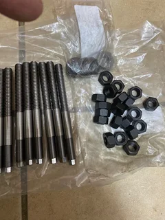 Head stud kit for LS1.