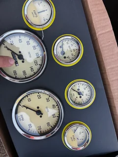 Instrument gauges cluster.