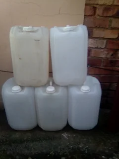 25 L Plastic Containers for Water or other.