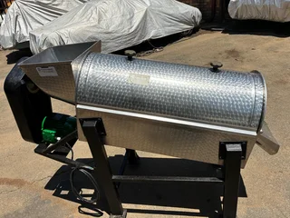 Juice Extractor Separates Juice &amp; Pulp for Crushing Fruit.