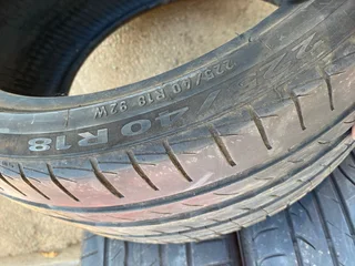 Tyres 225x40x18.