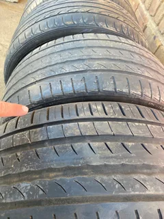 Tyres 225x40x18.