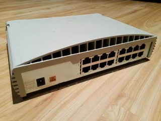 Network Ethernet Hubs / Switchs