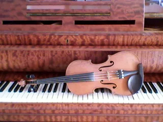 MUSIC LESSONS - Piano, violin and cello